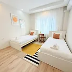 Yeni Modern Daire-old Town-1000mbps-central Antalya